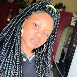 Meet your Posher, Neila